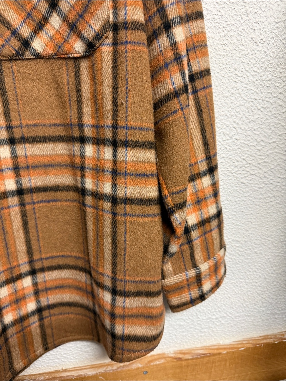 Simon’s Plaid Shacket Jacket in Camel Brown with pockets! - Picture 6 of 9